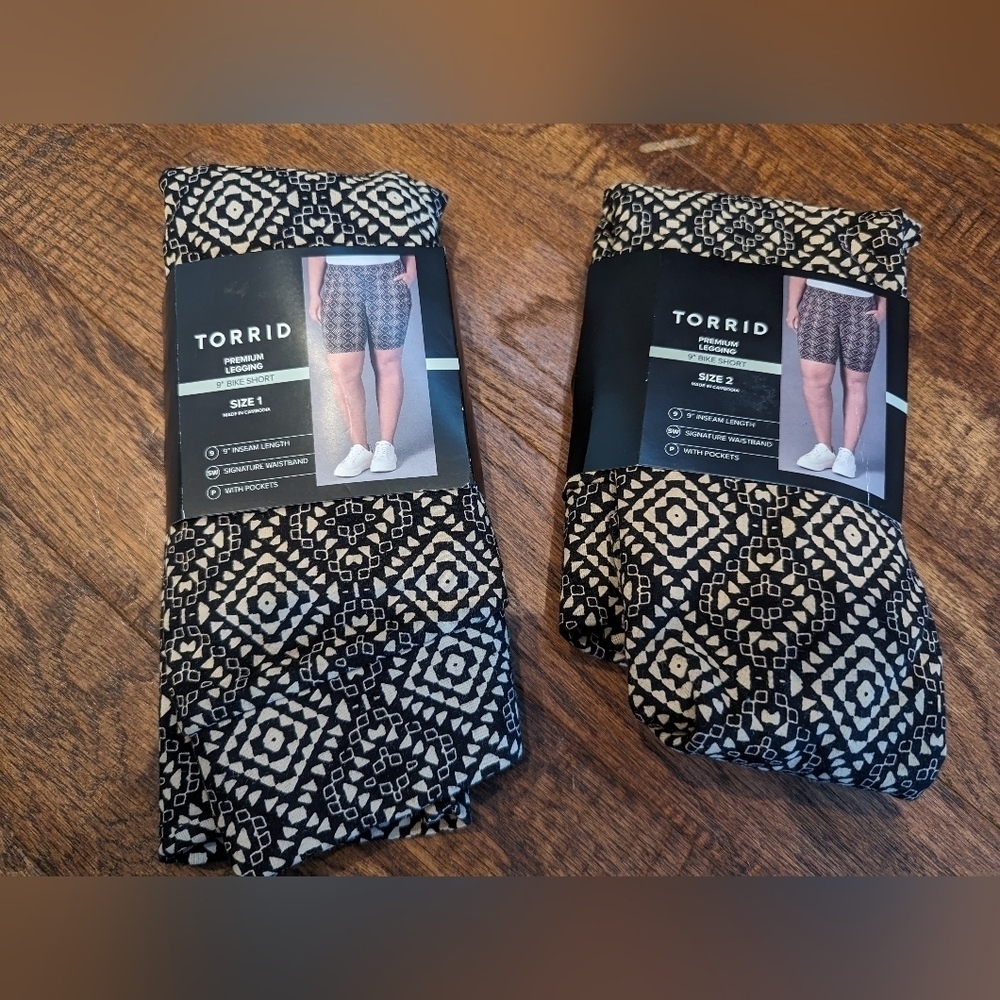 New Torrid Bike Shorts Black ditzy tribal print 9 Inch Size 1x or 2x - Picture 7 of 11